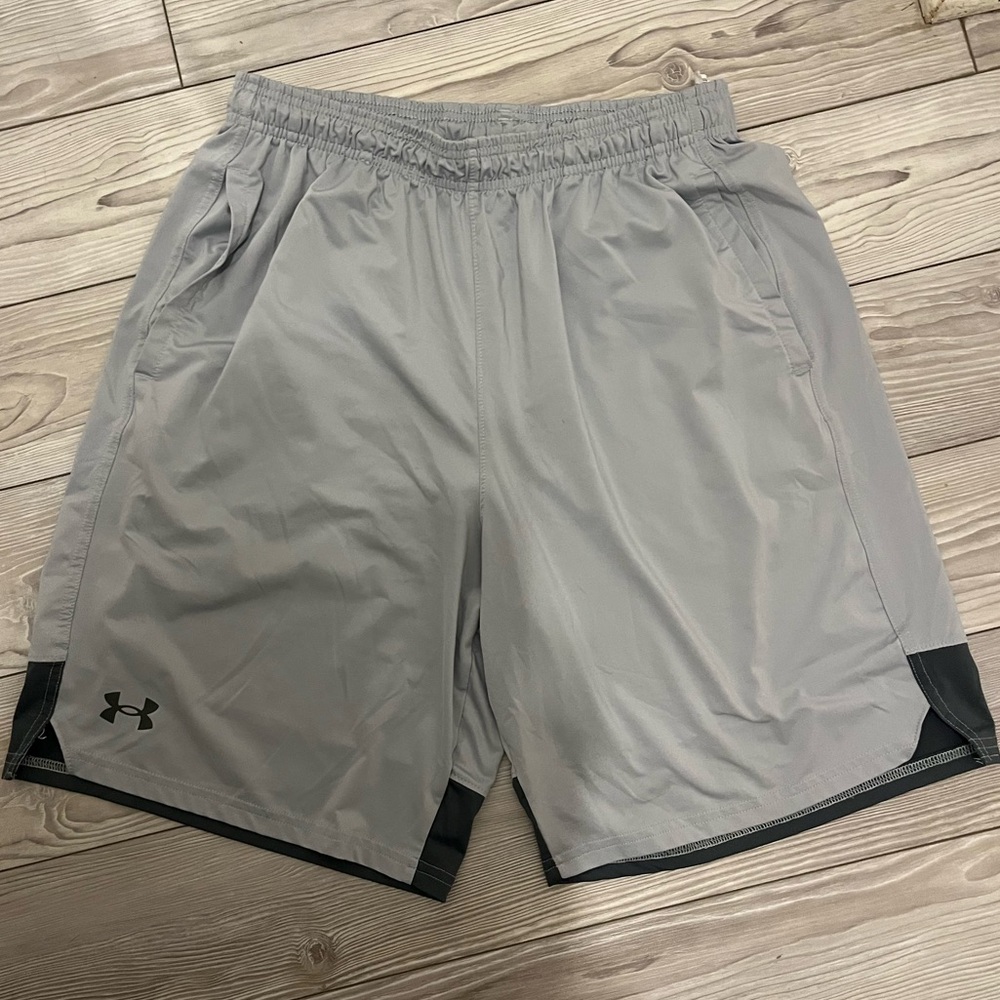 Under Armour Men's Light Gray Athletic Shorts